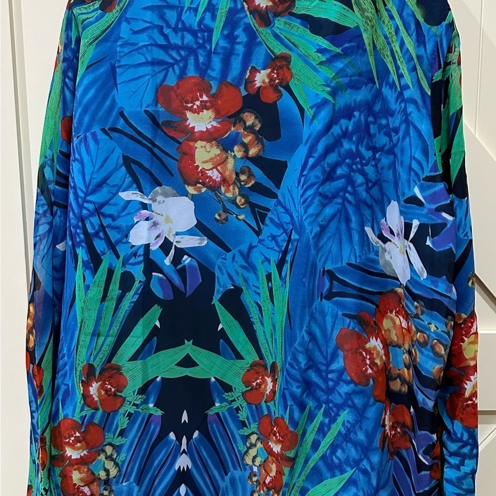 Gorgeous EUC Hannah blouse. Very neck. Light and flowy. Size 3x. Is lined. - Picture 2 of 2
